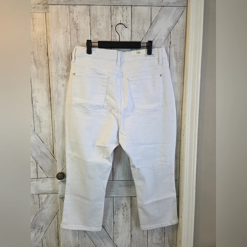 NWT Judy Blue Women's White Cropped Jeans - Picture 5 of 6